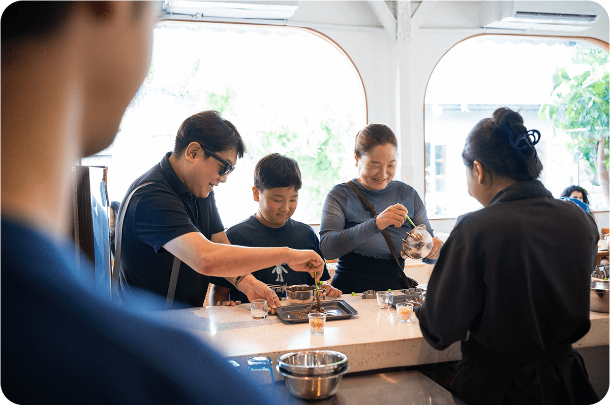 Krakakoa Chocolate Studio - Make Your Own Chocolate 1